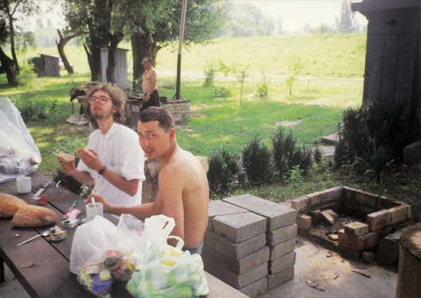 If picture is not shown here, it probably doesnot exist for this quality ... (choose another quality)