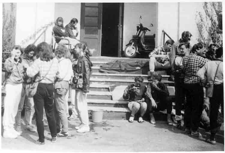 If picture is not shown here, it probably doesnot exist for this quality ... (choose another quality)