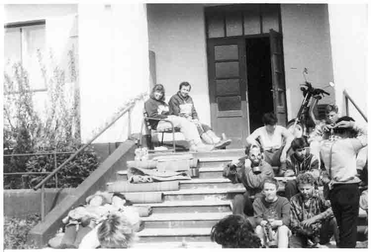 If picture is not shown here, it probably doesnot exist for this quality ... (choose another quality)