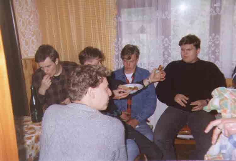 If picture is not shown here, it probably doesnot exist for this quality ... (choose another quality)