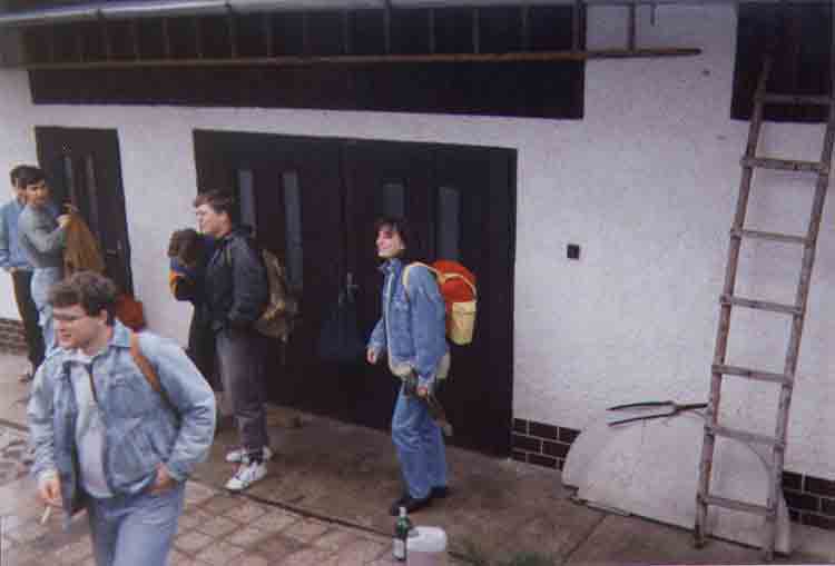 If picture is not shown here, it probably doesnot exist for this quality ... (choose another quality)