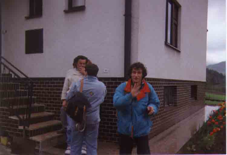 If picture is not shown here, it probably doesnot exist for this quality ... (choose another quality)