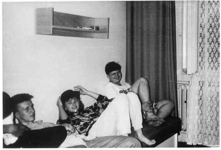 If picture is not shown here, it probably doesnot exist for this quality ... (choose another quality)