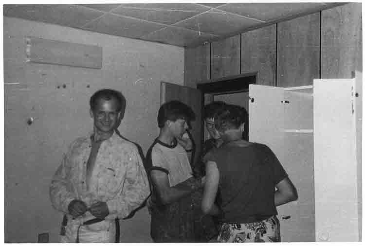 If picture is not shown here, it probably doesnot exist for this quality ... (choose another quality)