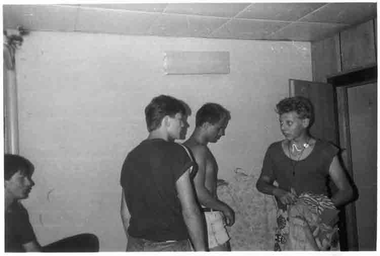 If picture is not shown here, it probably doesnot exist for this quality ... (choose another quality)