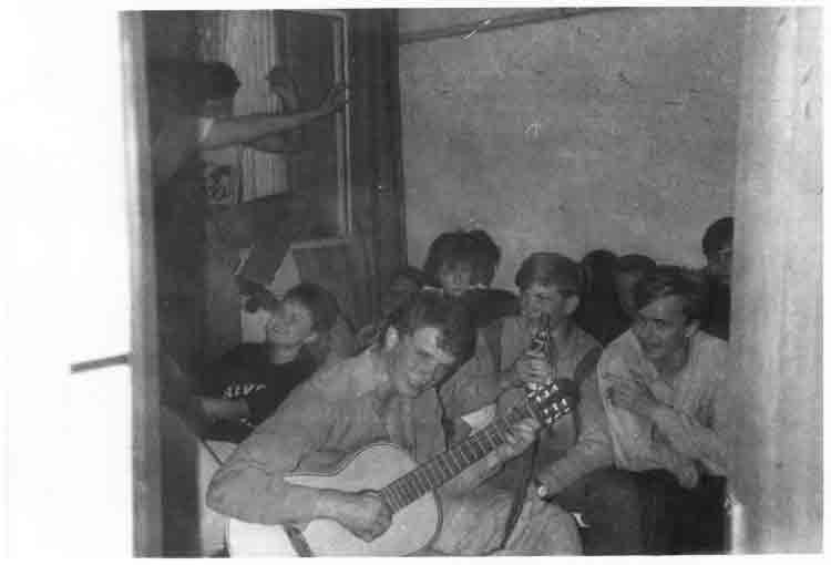 If picture is not shown here, it probably doesnot exist for this quality ... (choose another quality)