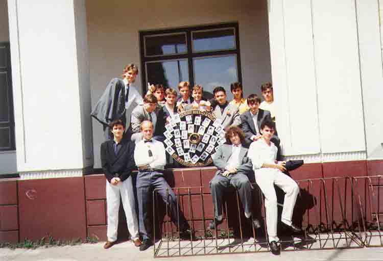 If picture is not shown here, it probably doesnot exist for this quality ... (choose another quality)