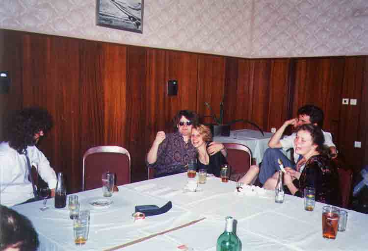 If picture is not shown here, it probably doesnot exist for this quality ... (choose another quality)