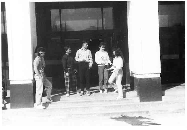 If picture is not shown here, it probably doesnot exist for this quality ... (choose another quality)