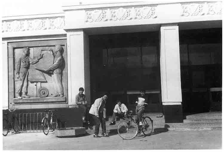 If picture is not shown here, it probably doesnot exist for this quality ... (choose another quality)