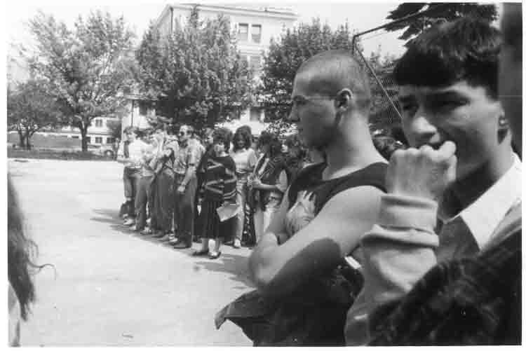 If picture is not shown here, it probably doesnot exist for this quality ... (choose another quality)