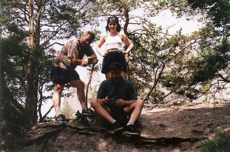 If picture is not shown here, it probably doesnot exist for this quality ... (choose another quality)