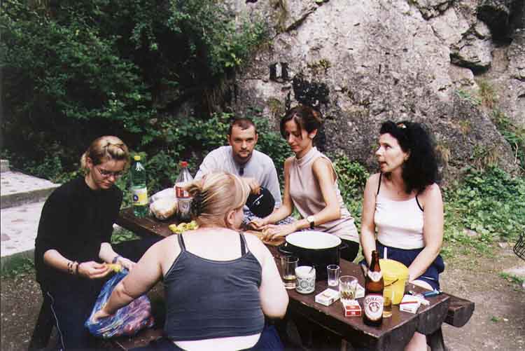 If picture is not shown here, it probably doesnot exist for this quality ... (choose another quality)