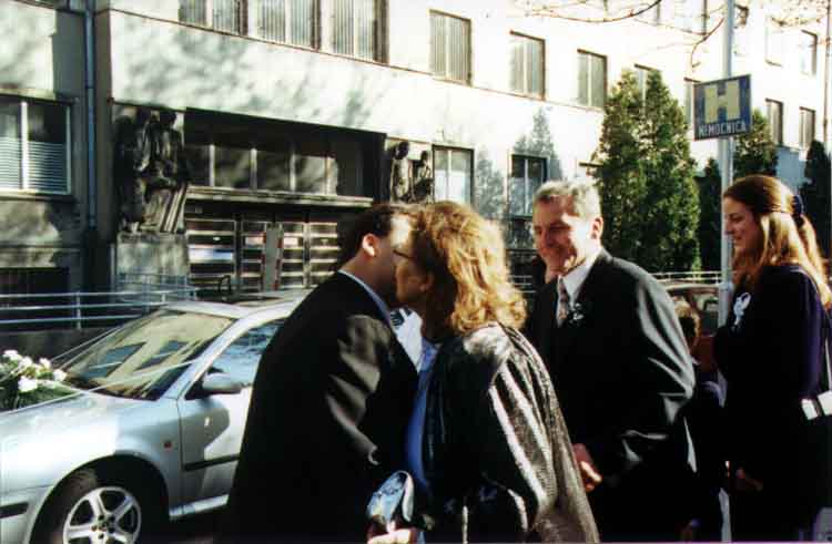 If picture is not shown here, it probably doesnot exist for this quality ... (choose another quality)