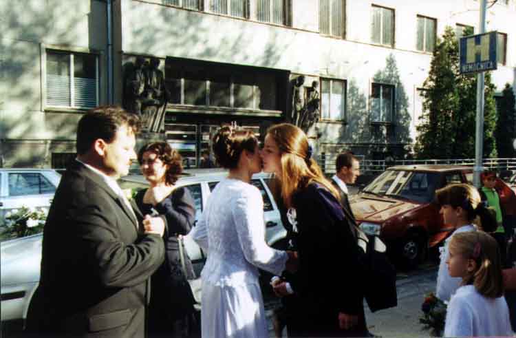 If picture is not shown here, it probably doesnot exist for this quality ... (choose another quality)