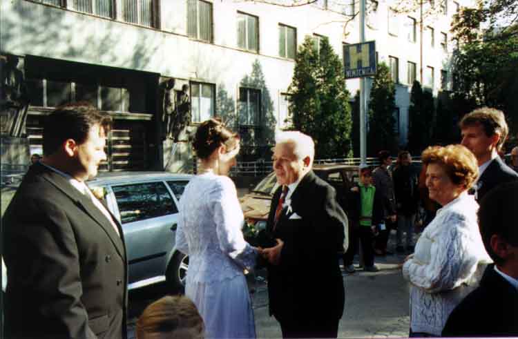 If picture is not shown here, it probably doesnot exist for this quality ... (choose another quality)