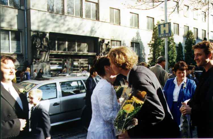 If picture is not shown here, it probably doesnot exist for this quality ... (choose another quality)