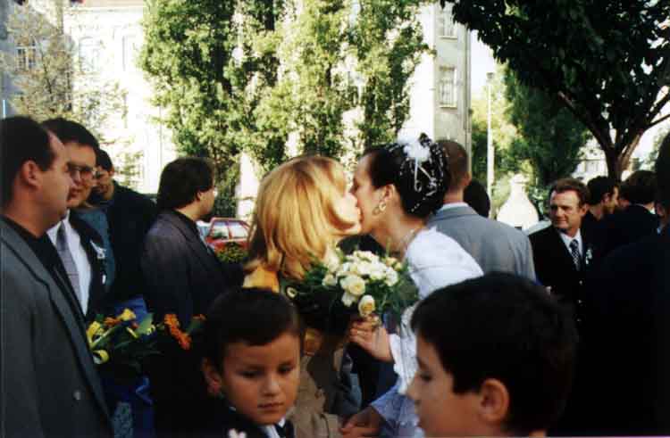 If picture is not shown here, it probably doesnot exist for this quality ... (choose another quality)