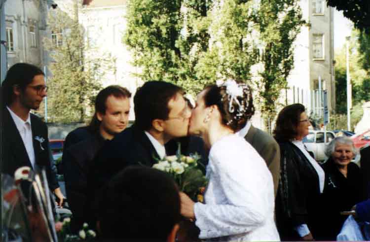 If picture is not shown here, it probably doesnot exist for this quality ... (choose another quality)