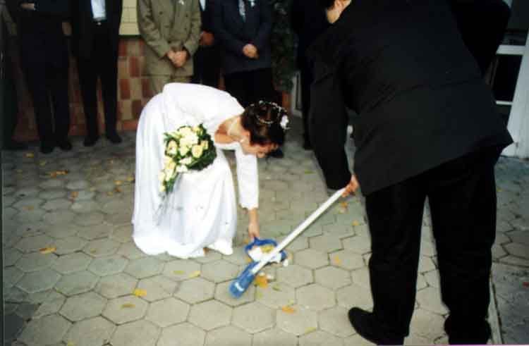 If picture is not shown here, it probably doesnot exist for this quality ... (choose another quality)