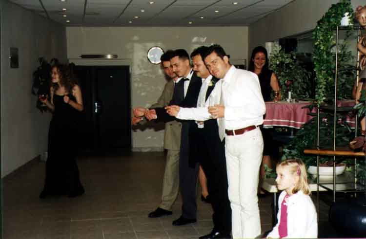 If picture is not shown here, it probably doesnot exist for this quality ... (choose another quality)