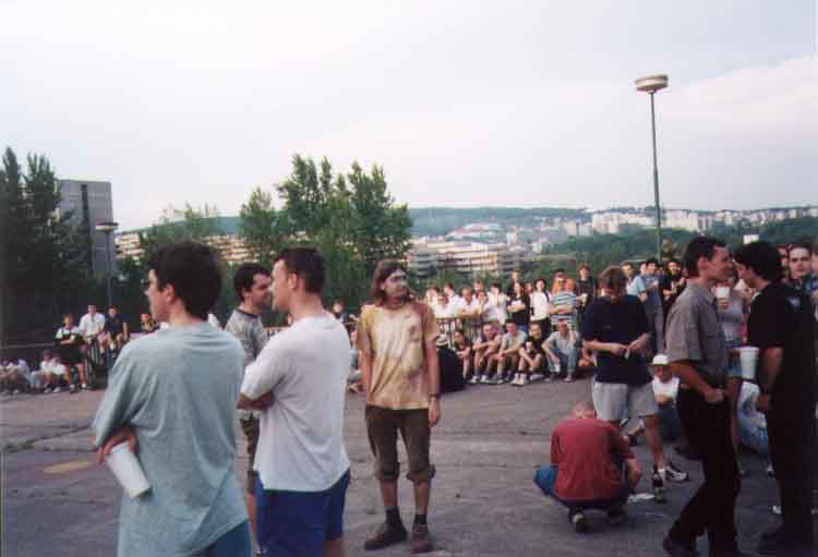 If picture is not shown here, it probably doesnot exist for this quality ... (choose another quality)