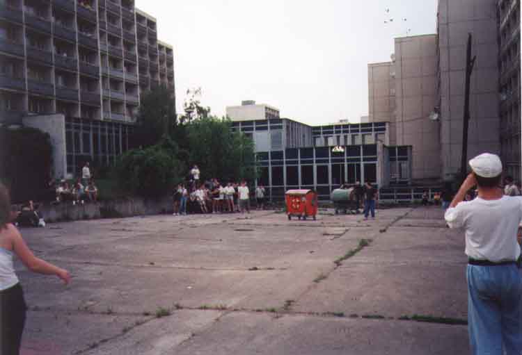 If picture is not shown here, it probably doesnot exist for this quality ... (choose another quality)