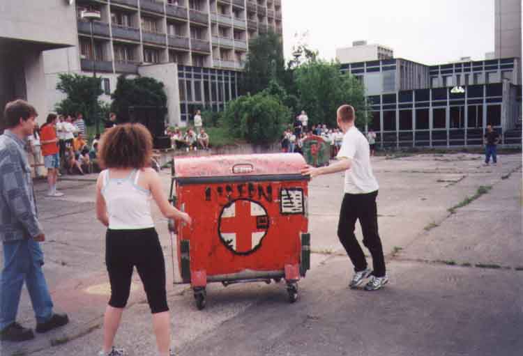 If picture is not shown here, it probably doesnot exist for this quality ... (choose another quality)