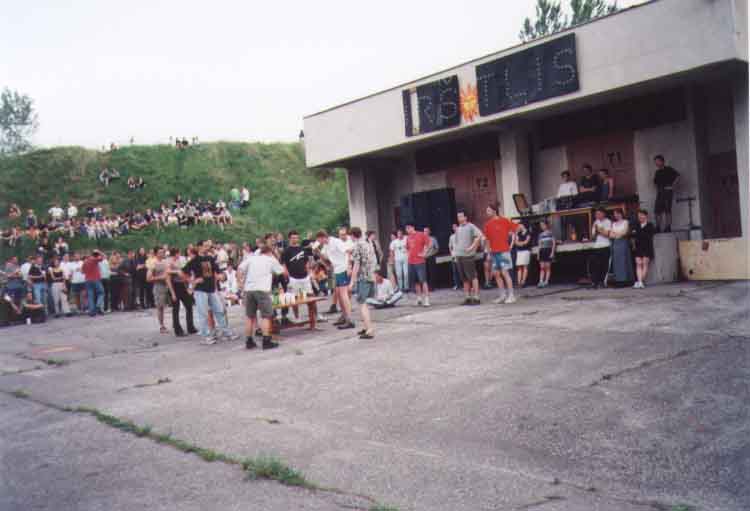 If picture is not shown here, it probably doesnot exist for this quality ... (choose another quality)