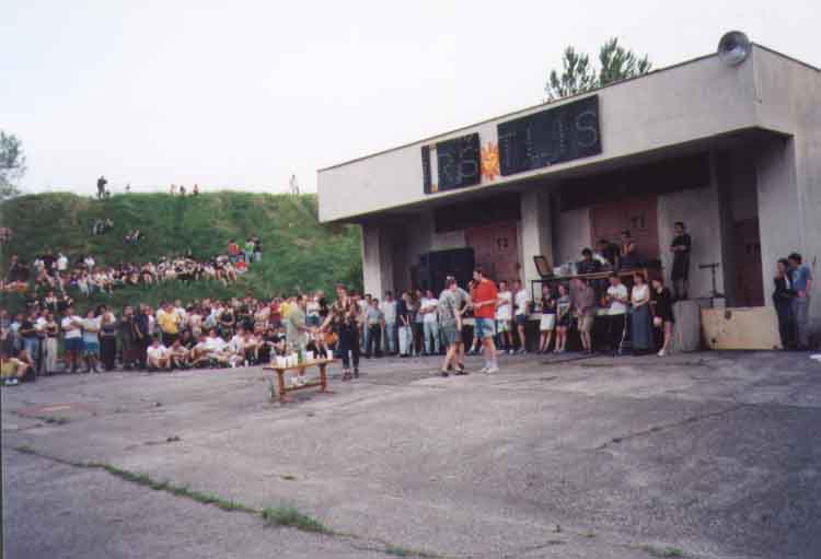 If picture is not shown here, it probably doesnot exist for this quality ... (choose another quality)