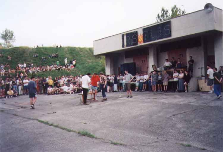 If picture is not shown here, it probably doesnot exist for this quality ... (choose another quality)