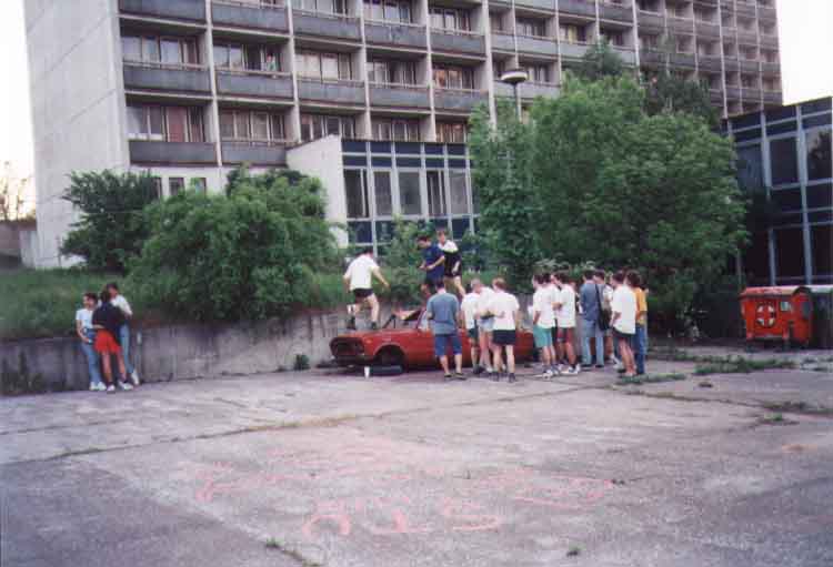 If picture is not shown here, it probably doesnot exist for this quality ... (choose another quality)