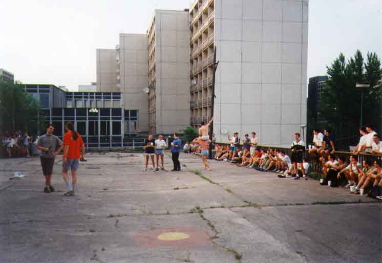 If picture is not shown here, it probably doesnot exist for this quality ... (choose another quality)