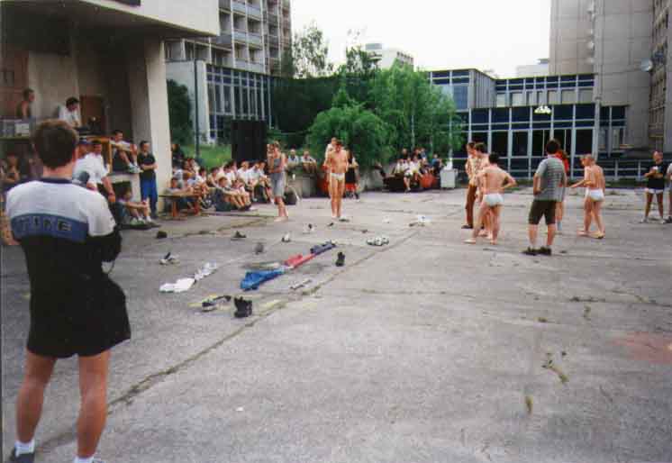 If picture is not shown here, it probably doesnot exist for this quality ... (choose another quality)