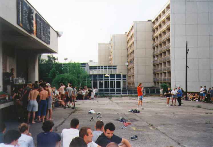 If picture is not shown here, it probably doesnot exist for this quality ... (choose another quality)