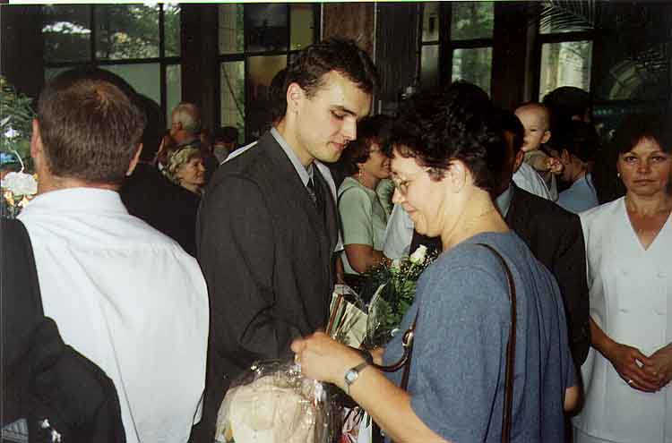 If picture is not shown here, it probably doesnot exist for this quality ... (choose another quality)