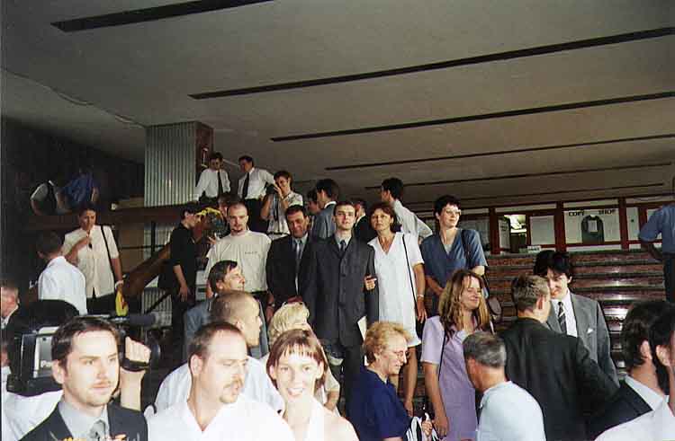 If picture is not shown here, it probably doesnot exist for this quality ... (choose another quality)