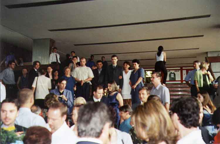 If picture is not shown here, it probably doesnot exist for this quality ... (choose another quality)