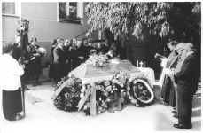 1983_06_06_jan_hluchan_pohreb_09.jpg: 137k (2002-12-27 17:25)