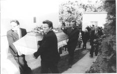 1983_06_06_jan_hluchan_pohreb_11.jpg: 114k (2002-12-27 17:25)