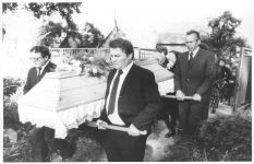 1983_06_06_jan_hluchan_pohreb_16.jpg: 107k (2002-12-27 17:25)