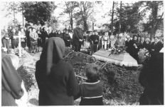 1983_06_06_jan_hluchan_pohreb_20.jpg: 165k (2002-12-27 17:24)