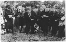 1983_06_06_jan_hluchan_pohreb_22.jpg: 124k (2002-12-27 17:24)