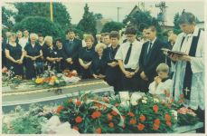 1995_06_12_anna_hluchanova_pohreb_05.jpg: 155k (2002-12-27 16:51)