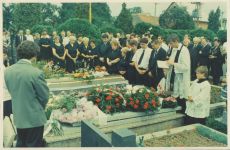 1995_06_12_anna_hluchanova_pohreb_12.jpg: 166k (2002-12-27 16:51)