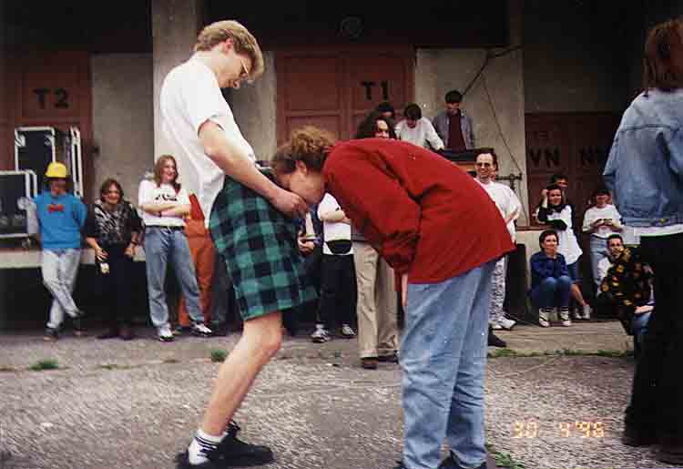 If picture is not shown here, it probably doesnot exist for this quality ... (choose another quality)